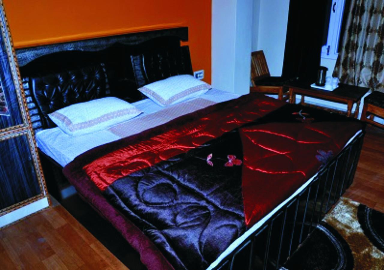 Hotel Mansarovar Banjār Buitenkant foto