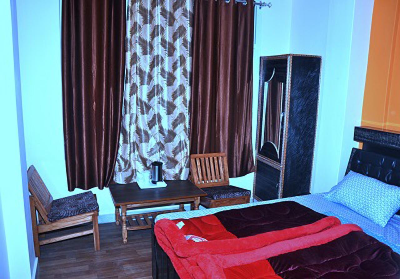 Hotel Mansarovar Banjār Buitenkant foto